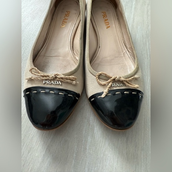 Prada Beige Black Leather Ballet Flats Slip On Size 8.5 Bow Accent Cap Toe - Picture 3 of 10